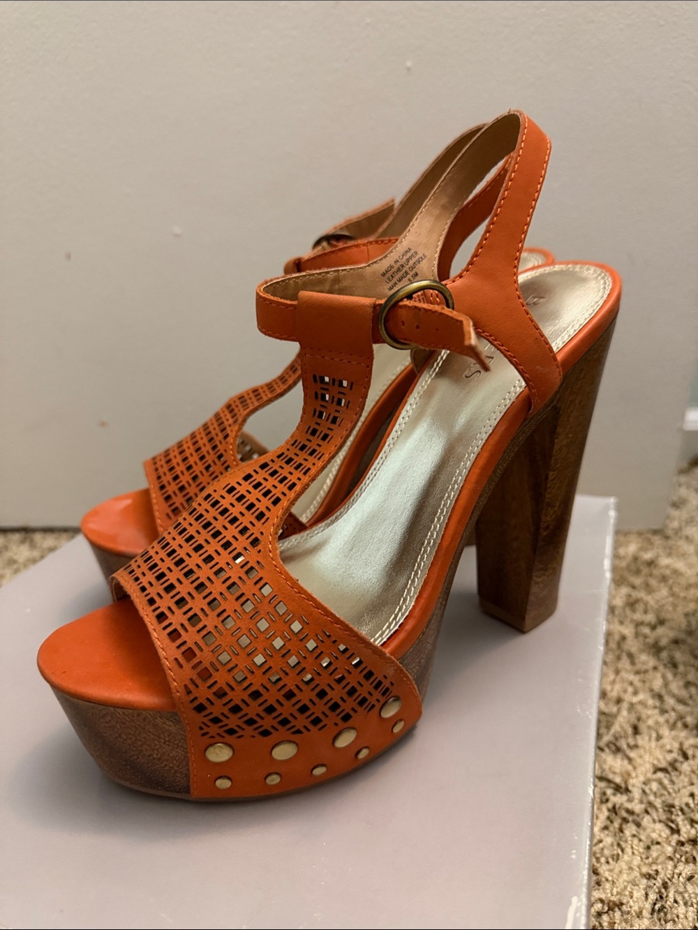 NIB Y2K Bakers Orange Nikki Laser-Cut Platform Sandals with Wood Block Heel 8.5M